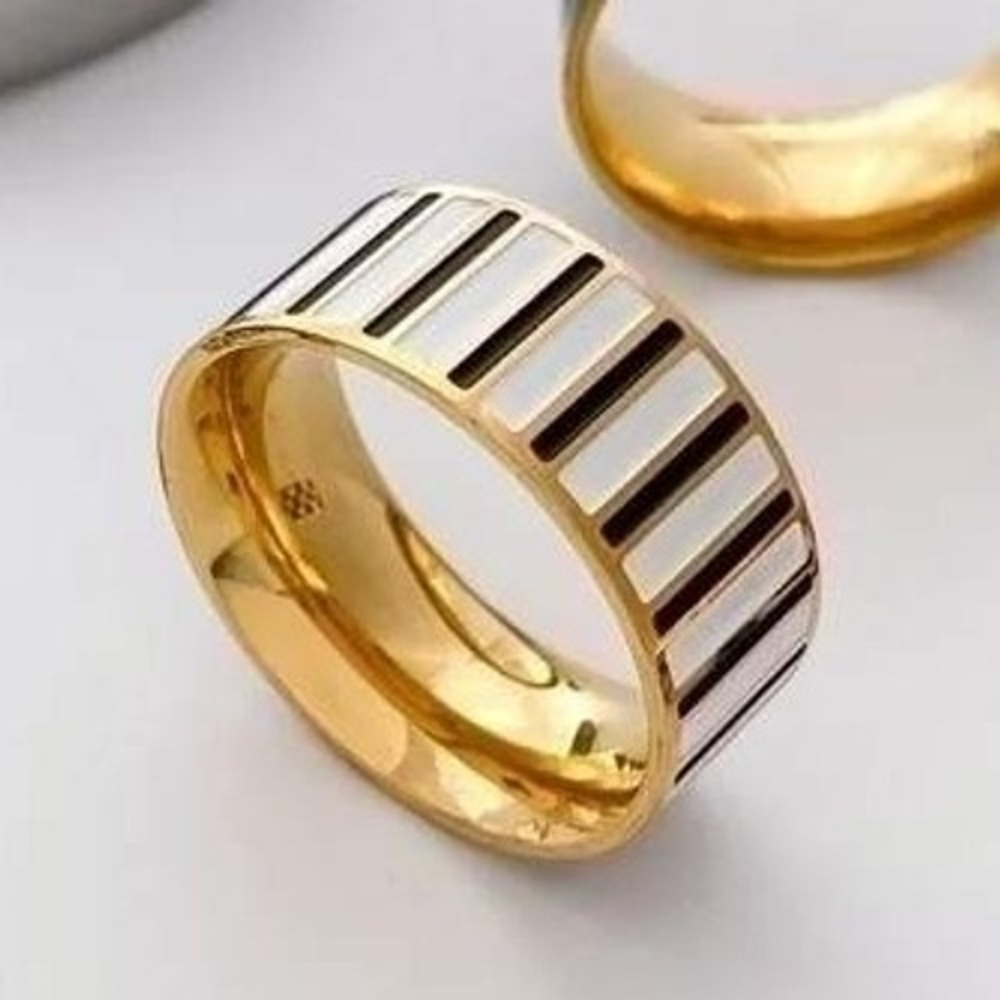 Gold Band Titanium Ring Black and White Striped Fashion Jewelry Size 6‎